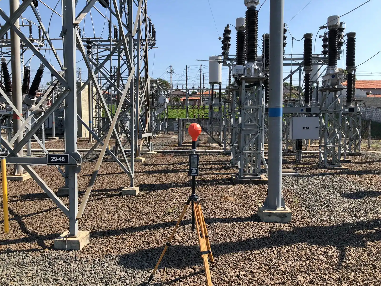 Medições de campos eletromagnéticos e laudos radiométricos ABRICEM